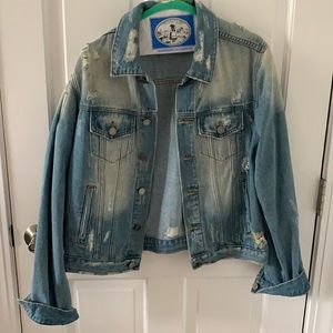 DISTRESSED JEAN JACKET!